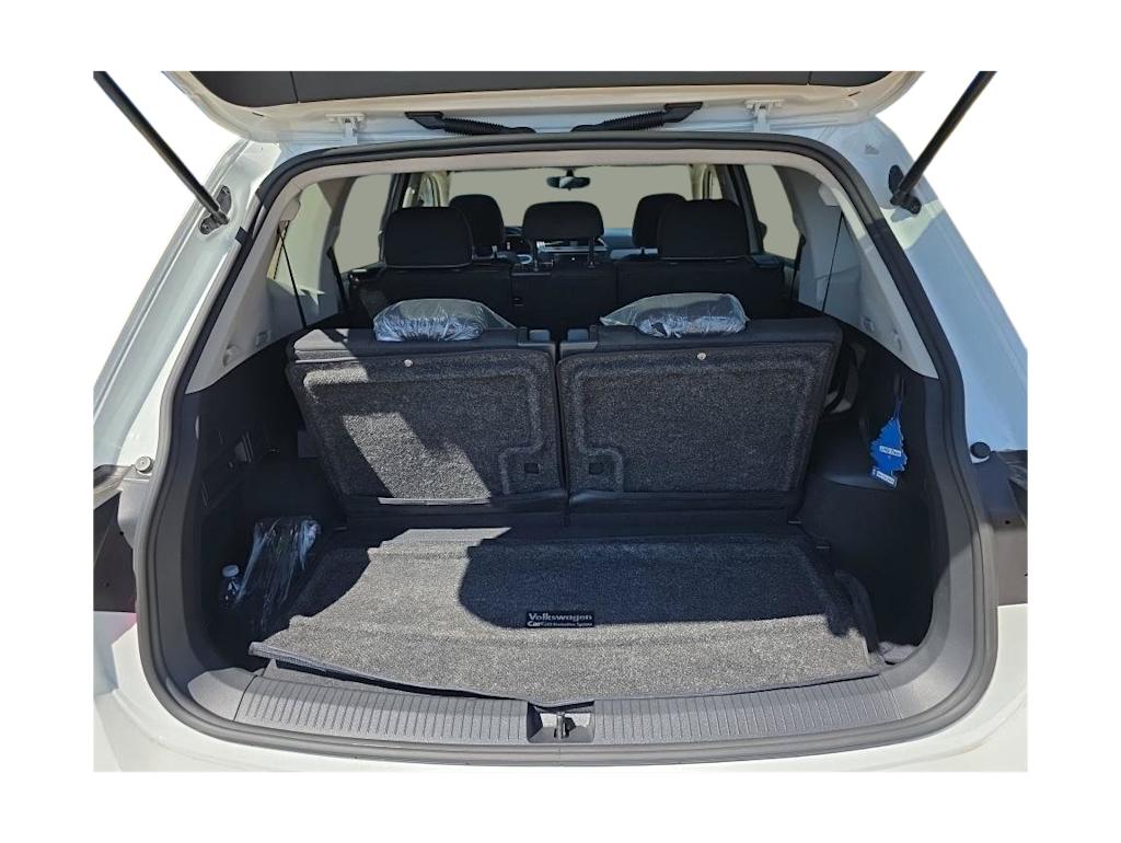 Thumbnail: 2023 Volkswagen Tiguan - 6