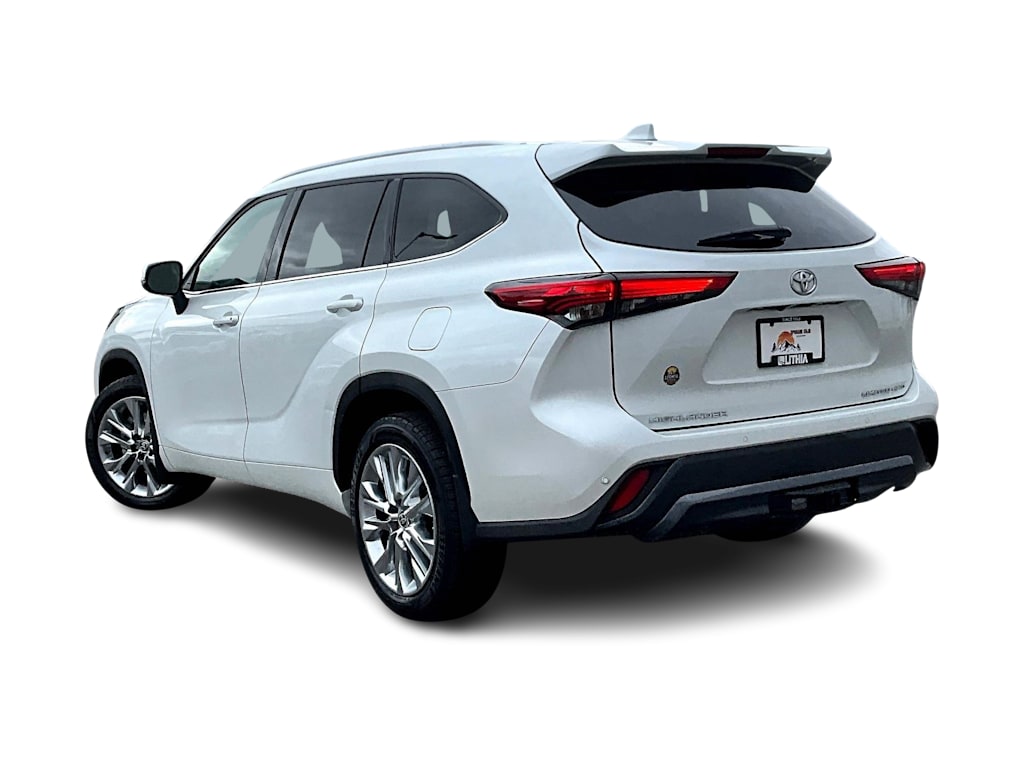 Thumbnail: 2022 Toyota Highlander - 4