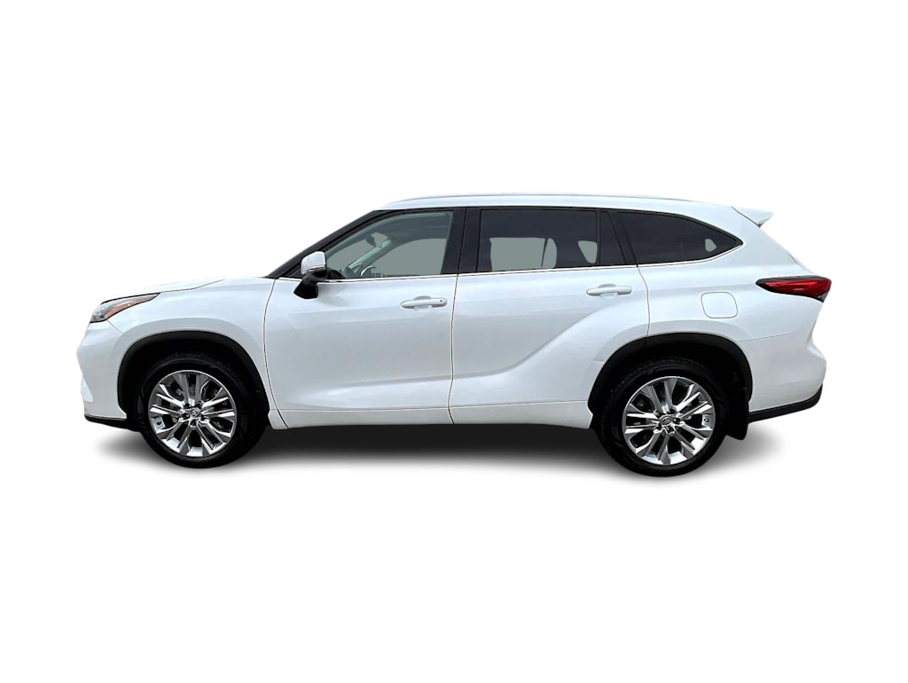 Thumbnail: 2022 Toyota Highlander - 3