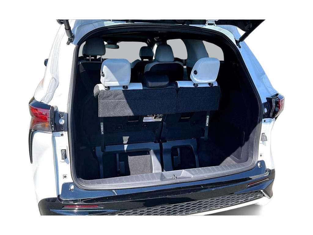 Thumbnail: 2025 Toyota Sienna - 17