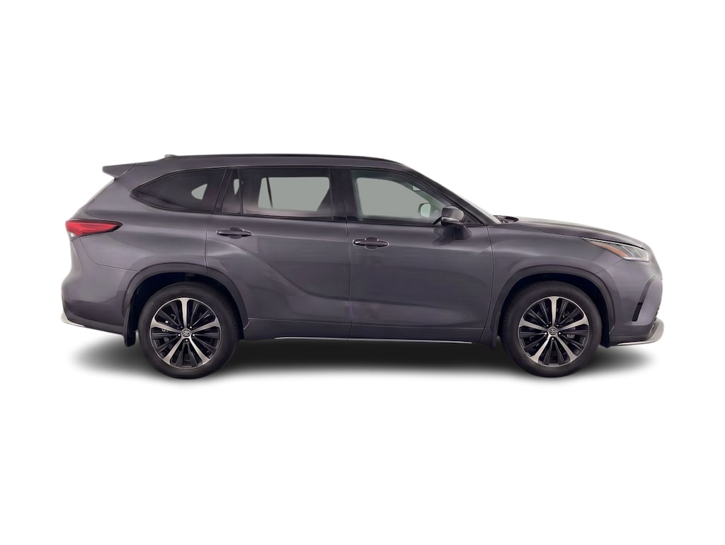 Thumbnail: 2021 Toyota Highlander - 10