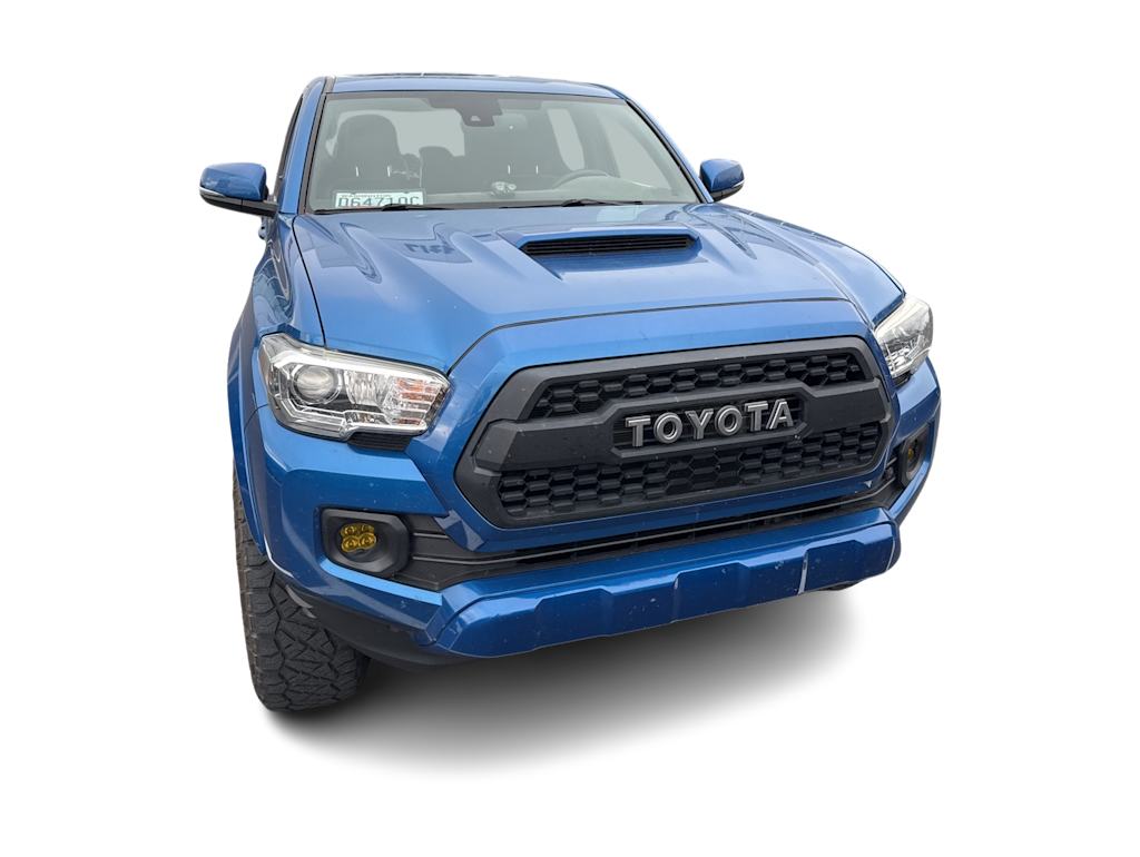 Thumbnail: 2018 Toyota Tacoma - 5