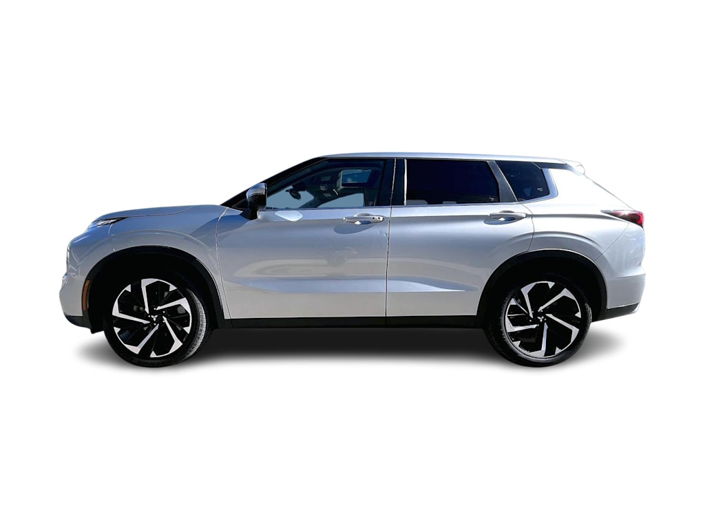 Thumbnail: 2024 Mitsubishi Outlander - 3
