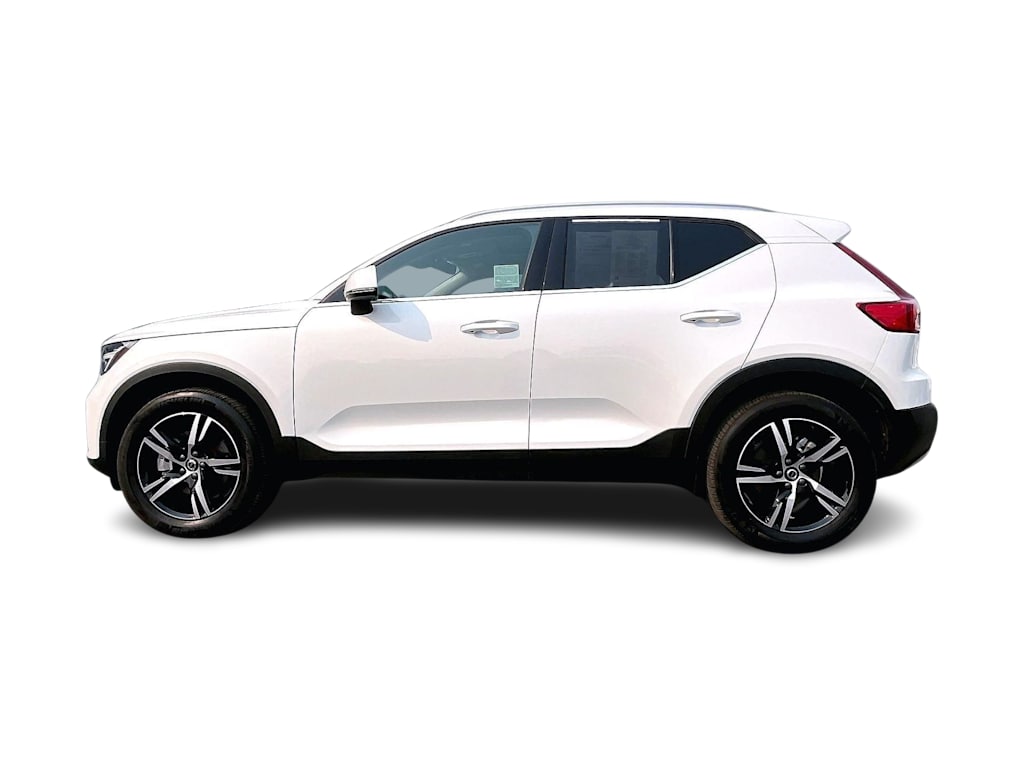 Thumbnail: 2025 Volvo XC40 - 3
