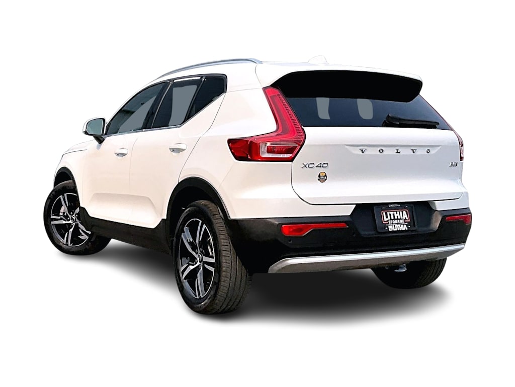 Thumbnail: 2025 Volvo XC40 - 4