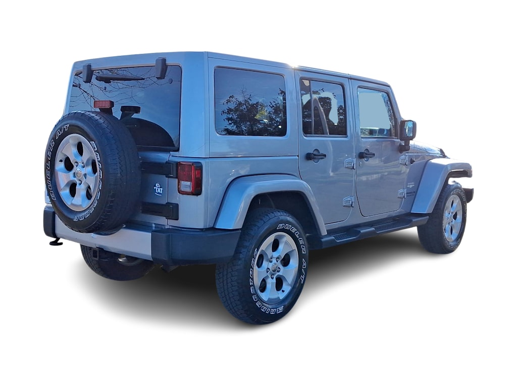 2014 Jeep Wrangler Unlimited Sahara 23