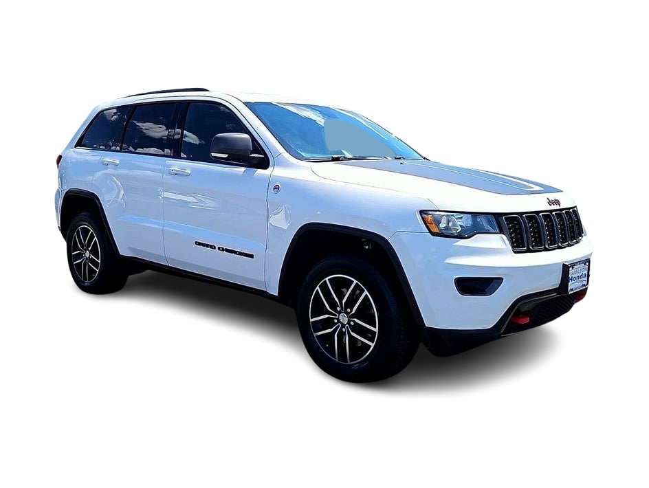 Thumbnail: 2018 Jeep Grand Cherokee - 17