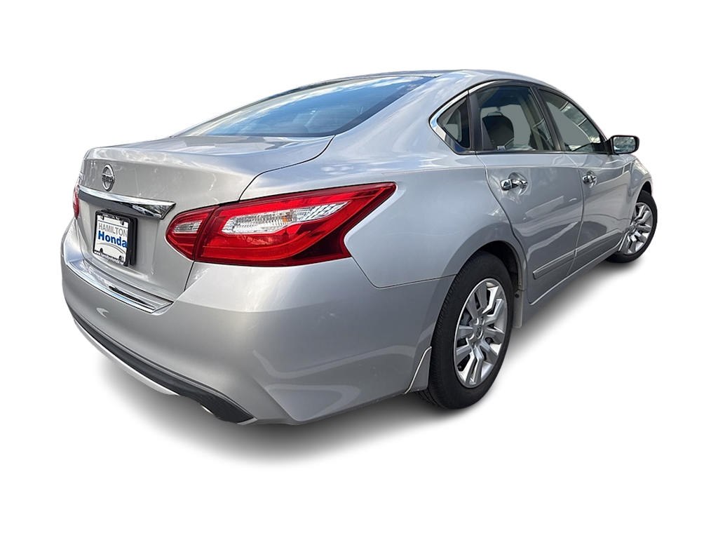 Thumbnail: 2017 Nissan Altima - 12