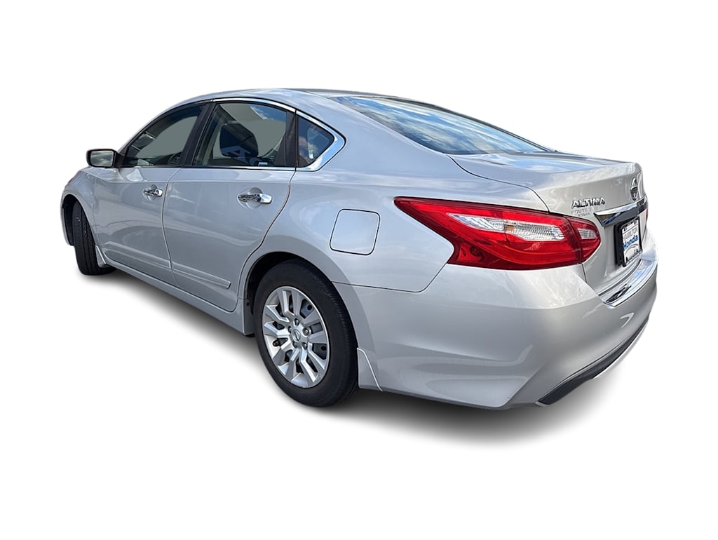 Thumbnail: 2017 Nissan Altima - 3