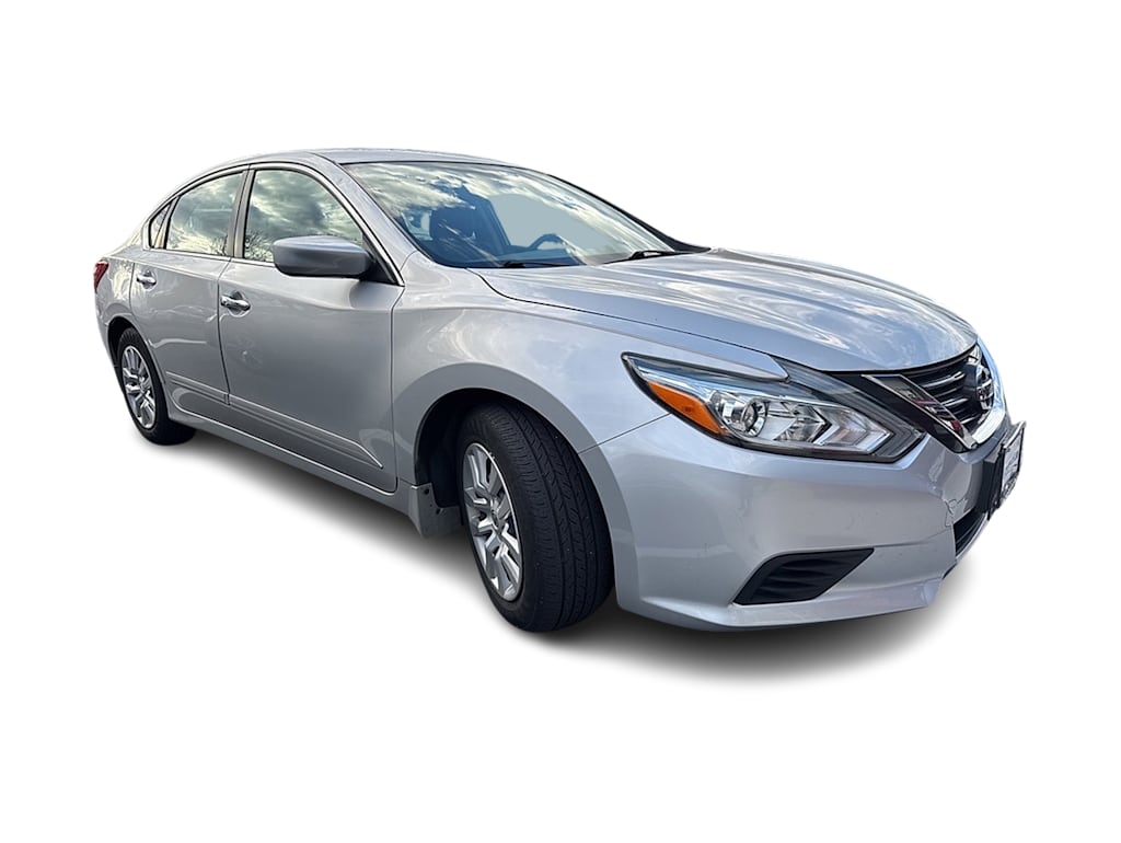 Thumbnail: 2017 Nissan Altima - 11