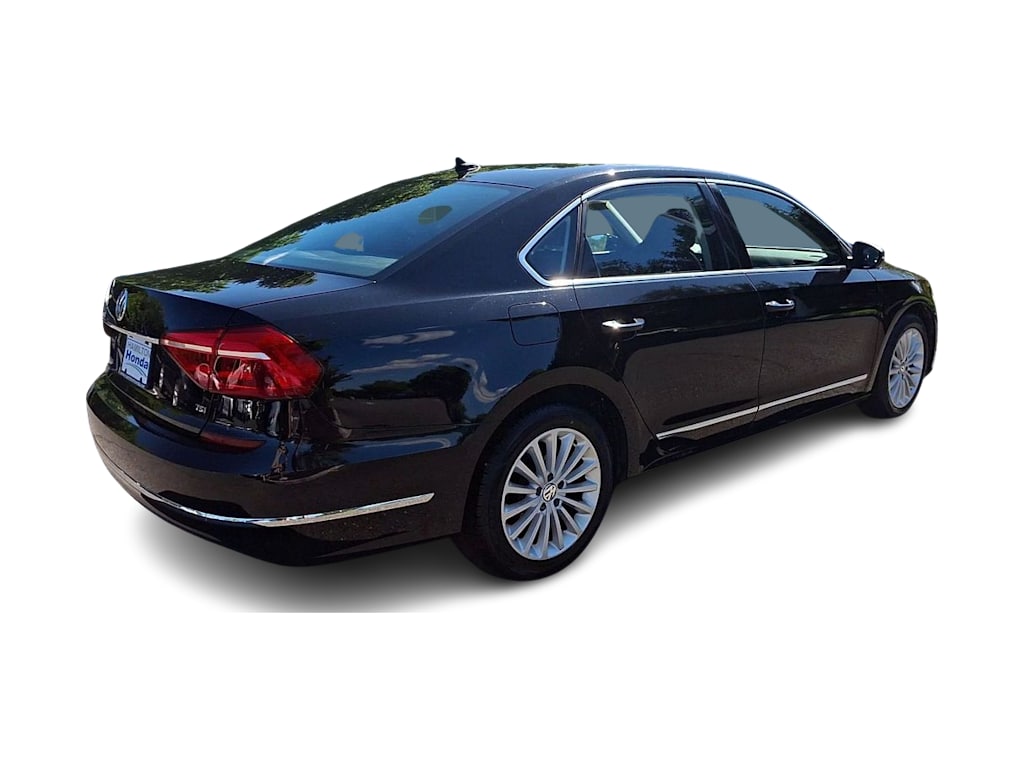 Thumbnail: 2016 Volkswagen Passat - 15