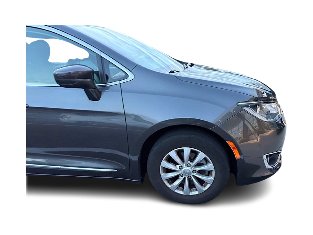 Thumbnail: 2019 Chrysler Pacifica - 13