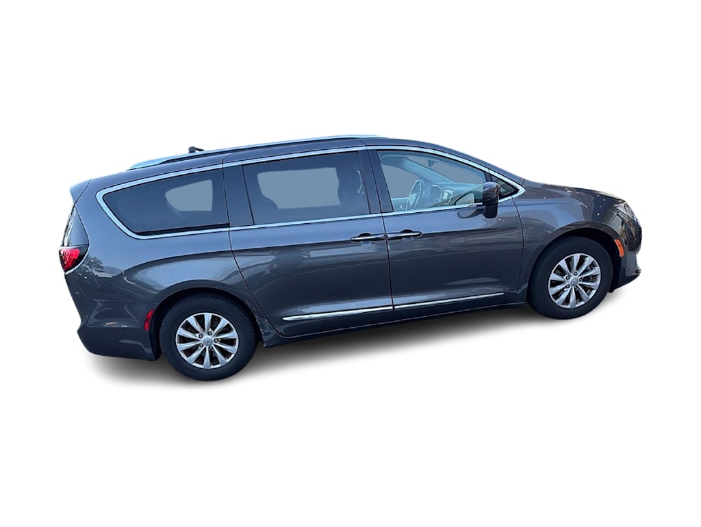 Thumbnail: 2019 Chrysler Pacifica - 14