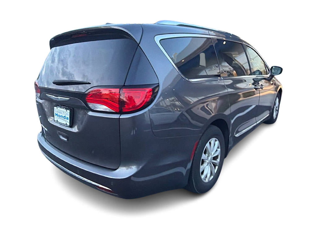 Thumbnail: 2019 Chrysler Pacifica - 15