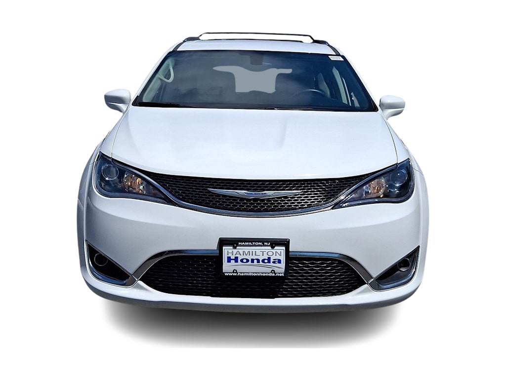 Thumbnail: 2017 Chrysler Pacifica - 5