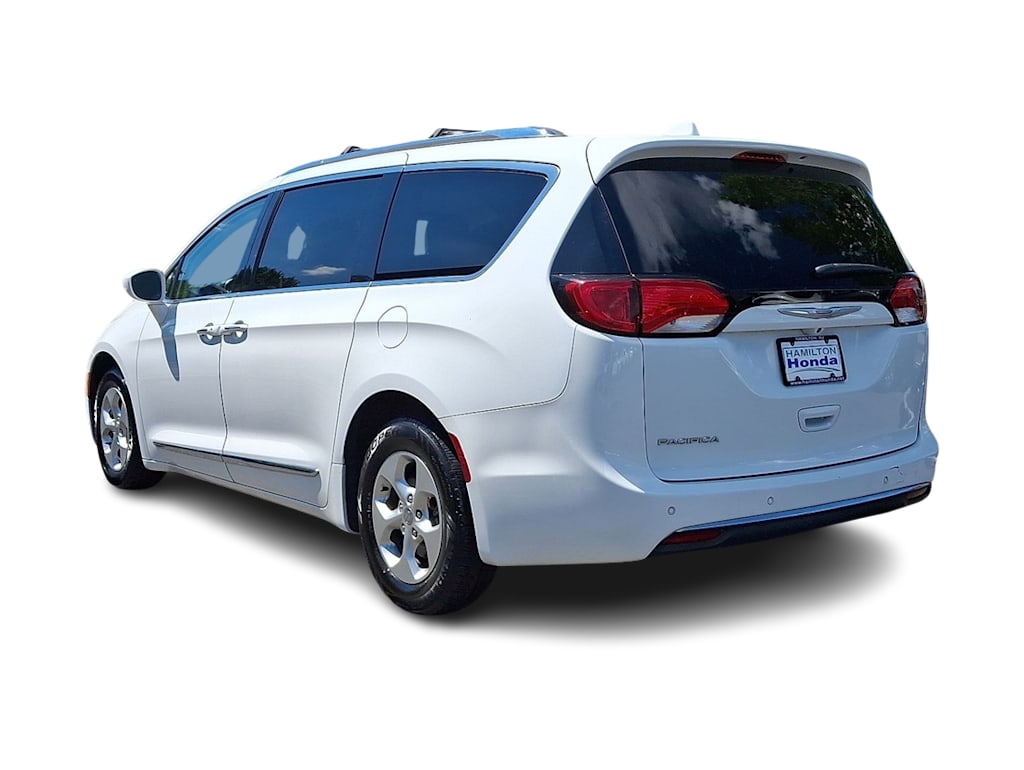 Thumbnail: 2017 Chrysler Pacifica - 3