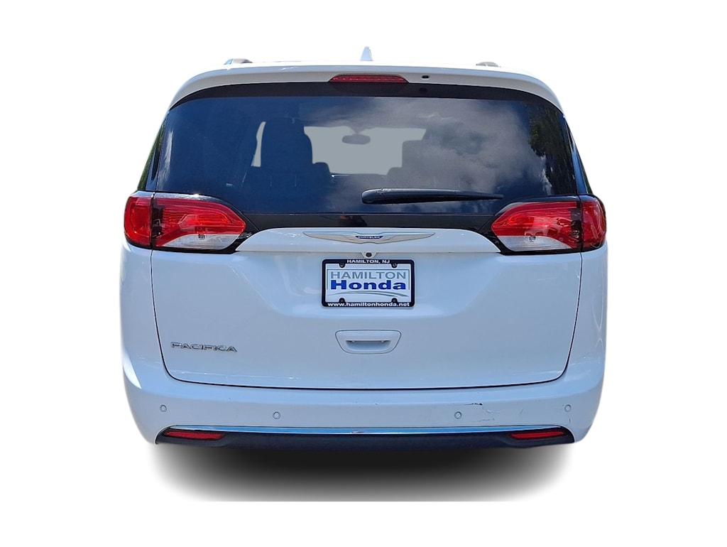 Thumbnail: 2017 Chrysler Pacifica - 4