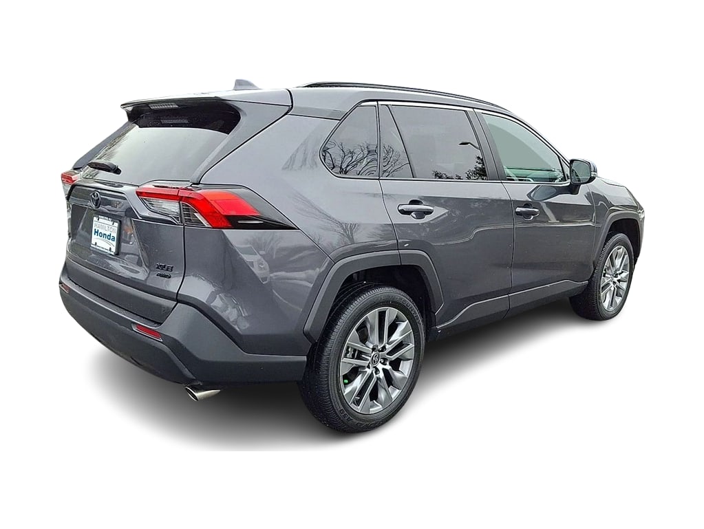 Thumbnail: 2022 Toyota RAV4 - 17