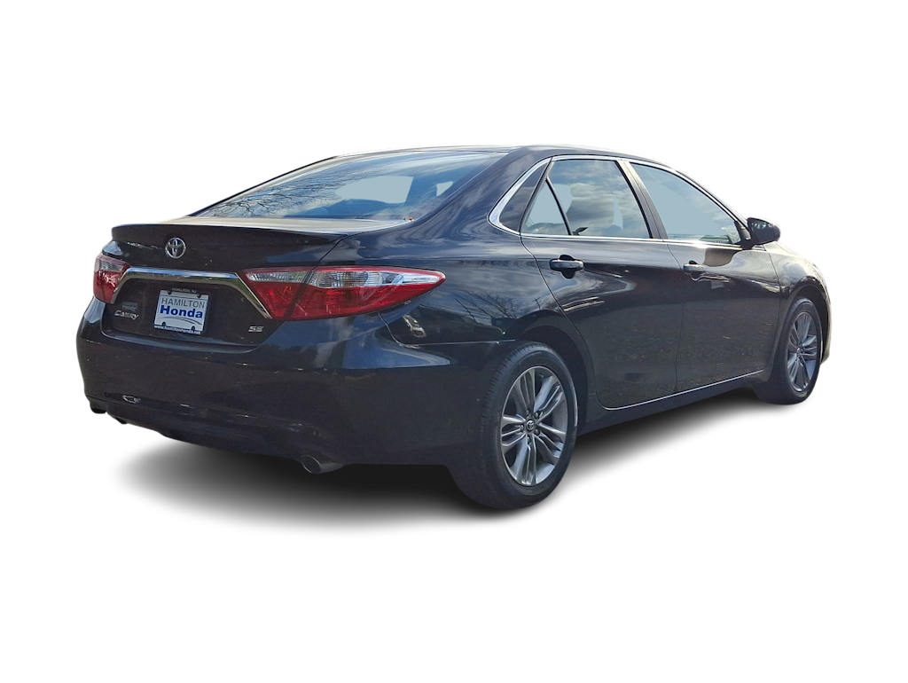 2017 Toyota Camry SE 24