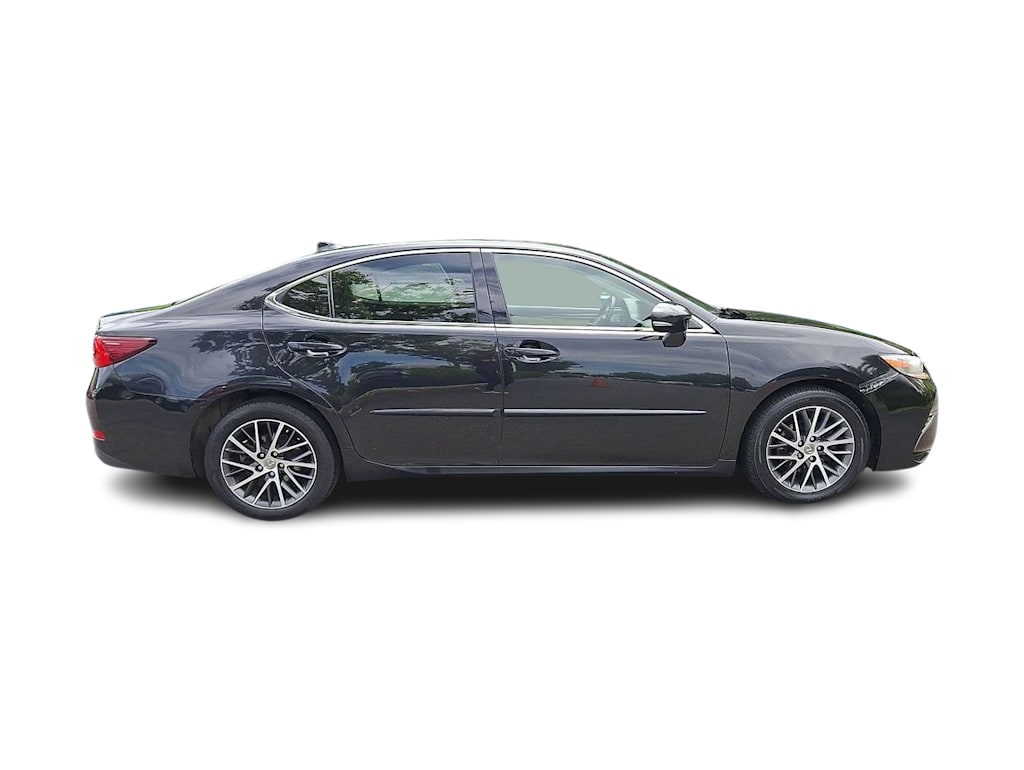 Thumbnail: 2017 Lexus ES - 17