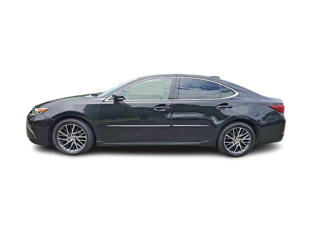 Thumbnail: 2017 Lexus ES - 3