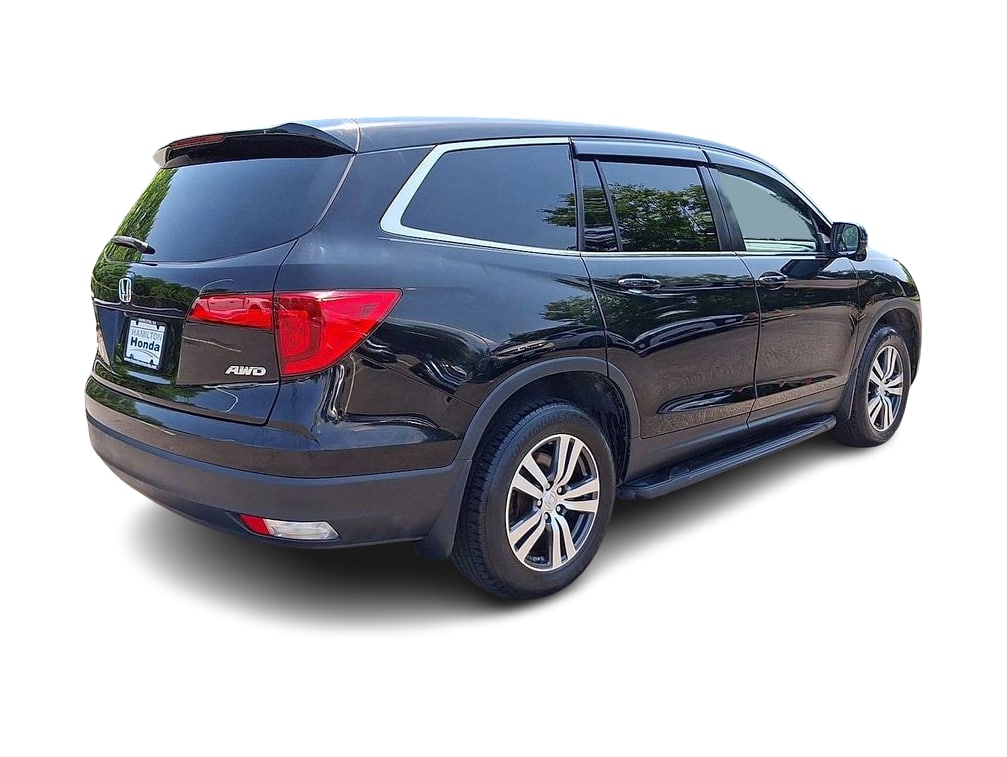 Thumbnail: 2017 Honda Pilot - 15