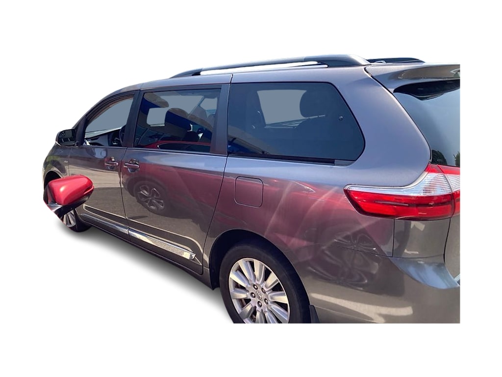 Thumbnail: 2017 Toyota Sienna - 21