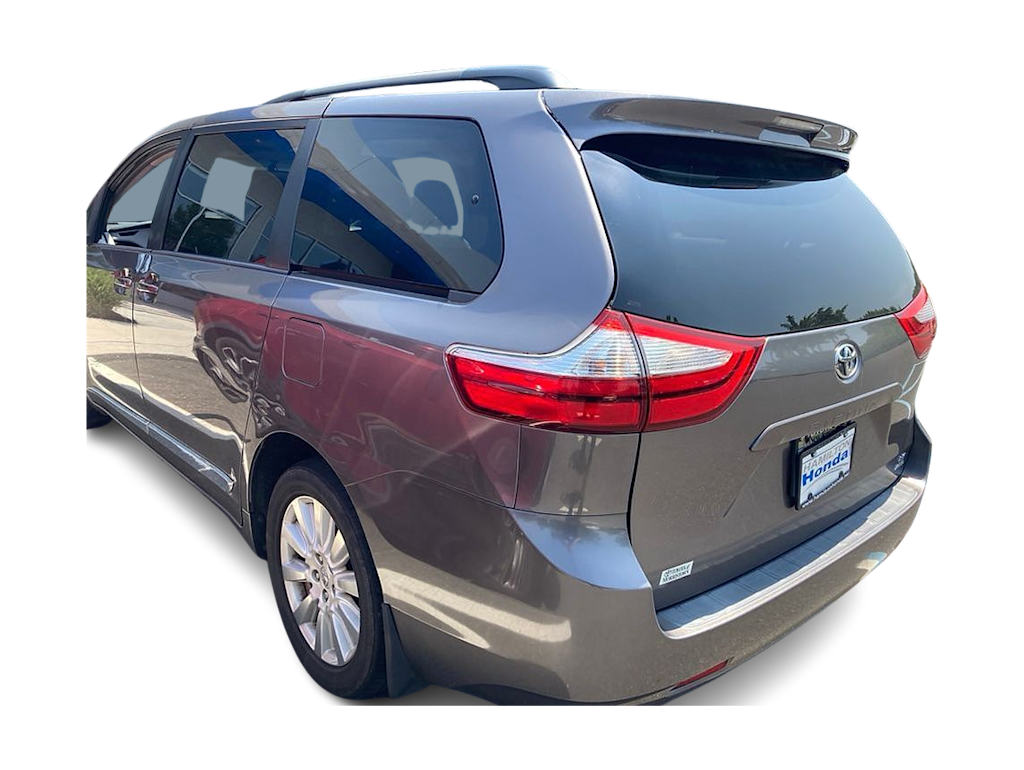 Thumbnail: 2017 Toyota Sienna - 20