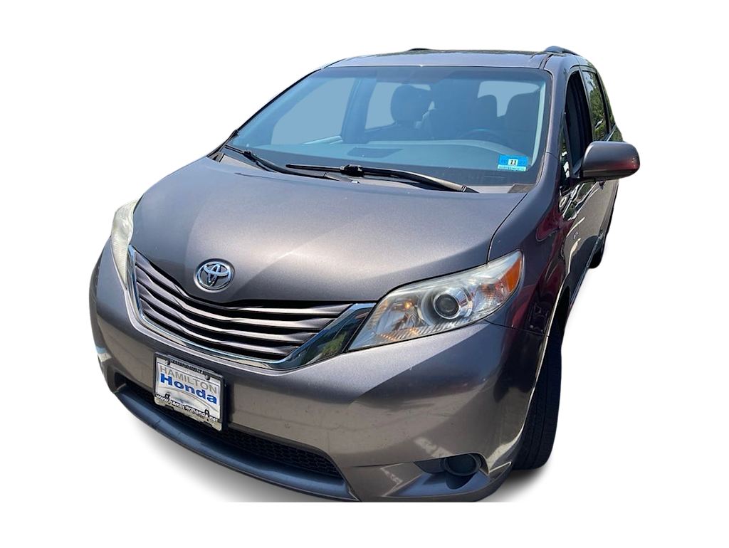 Thumbnail: 2017 Toyota Sienna - 14