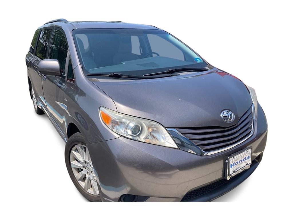 Thumbnail: 2017 Toyota Sienna - 15