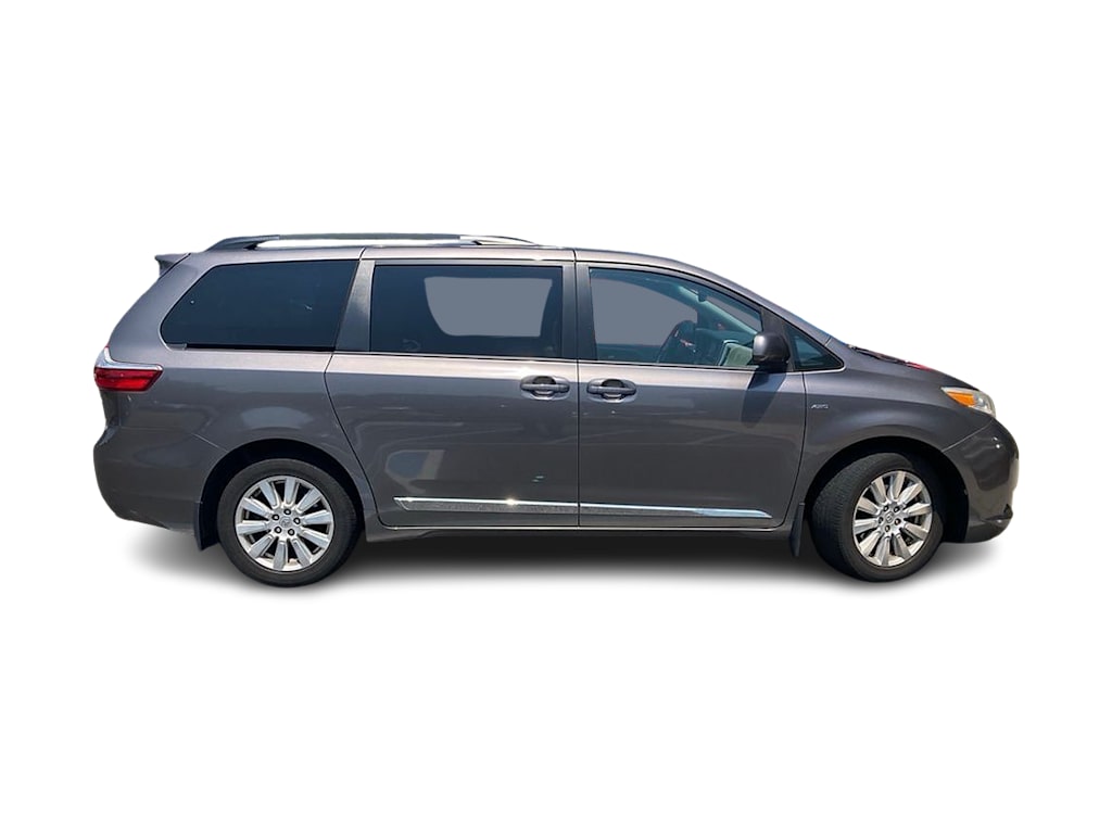 Thumbnail: 2017 Toyota Sienna - 17