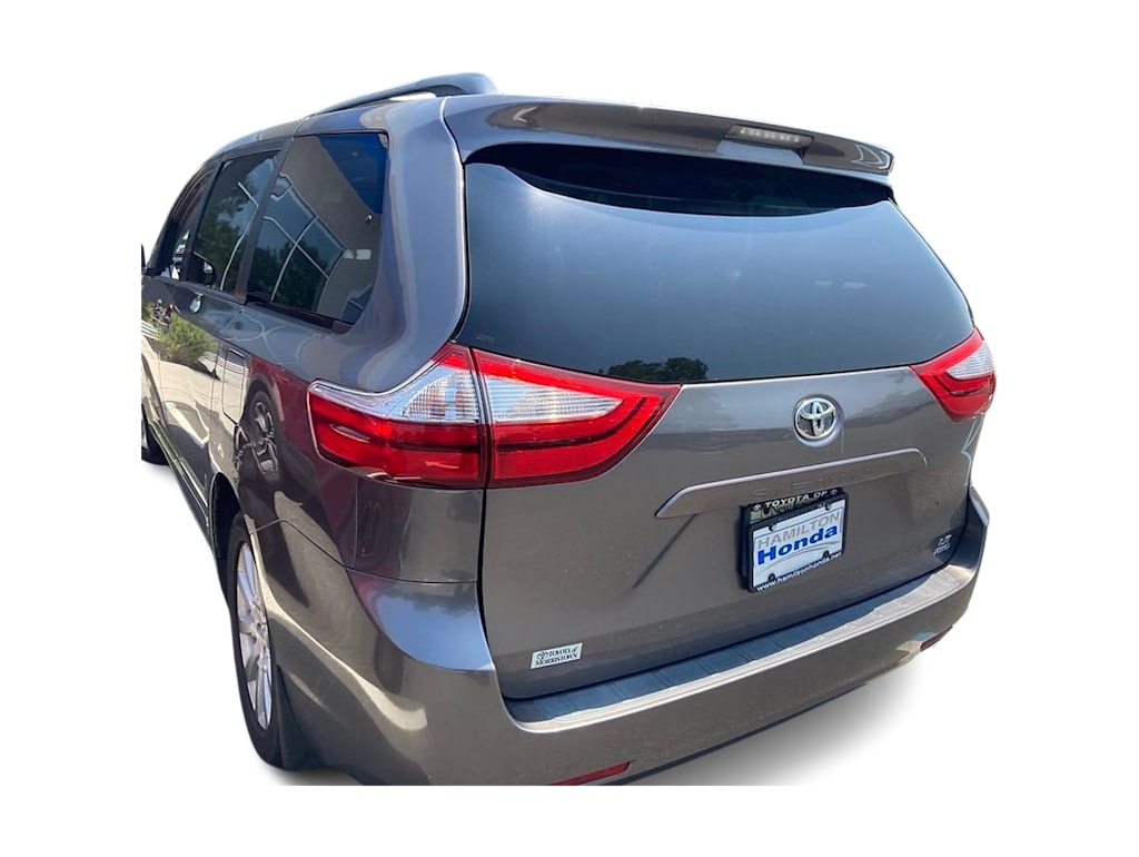 Thumbnail: 2017 Toyota Sienna - 3