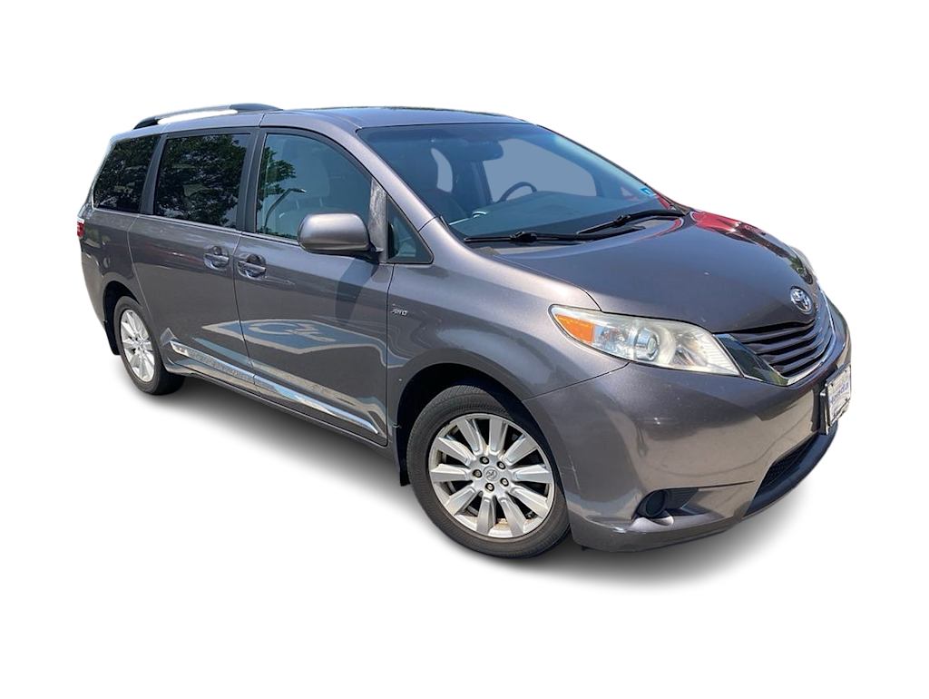 Thumbnail: 2017 Toyota Sienna - 16