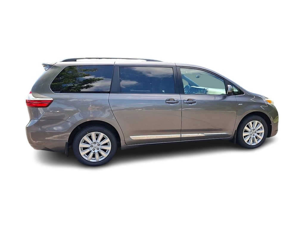 Thumbnail: 2017 Toyota Sienna - 15