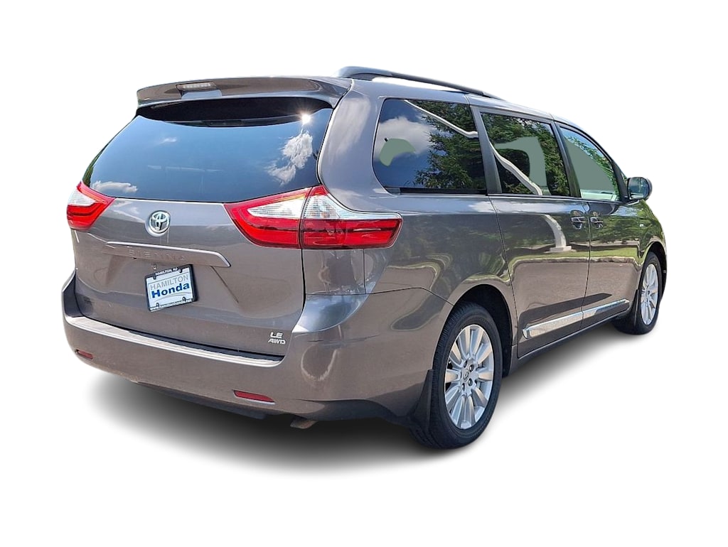 Thumbnail: 2017 Toyota Sienna - 25