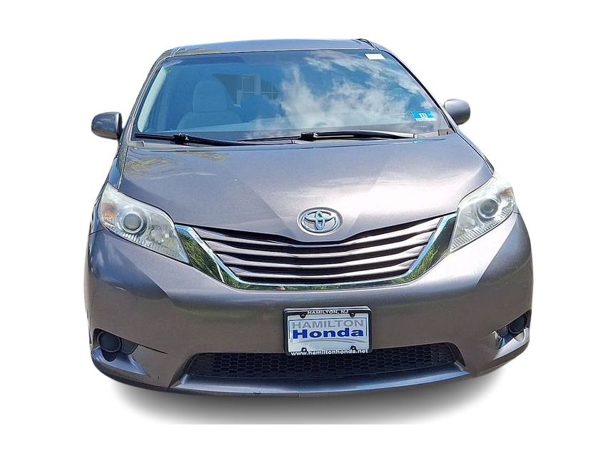 Thumbnail: 2017 Toyota Sienna - 6