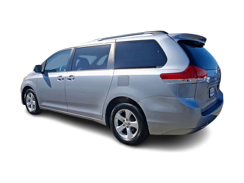 2014 Toyota Sienna LE 4
