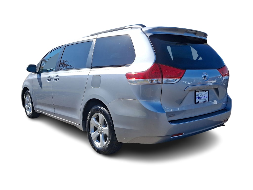 2014 Toyota Sienna LE 22
