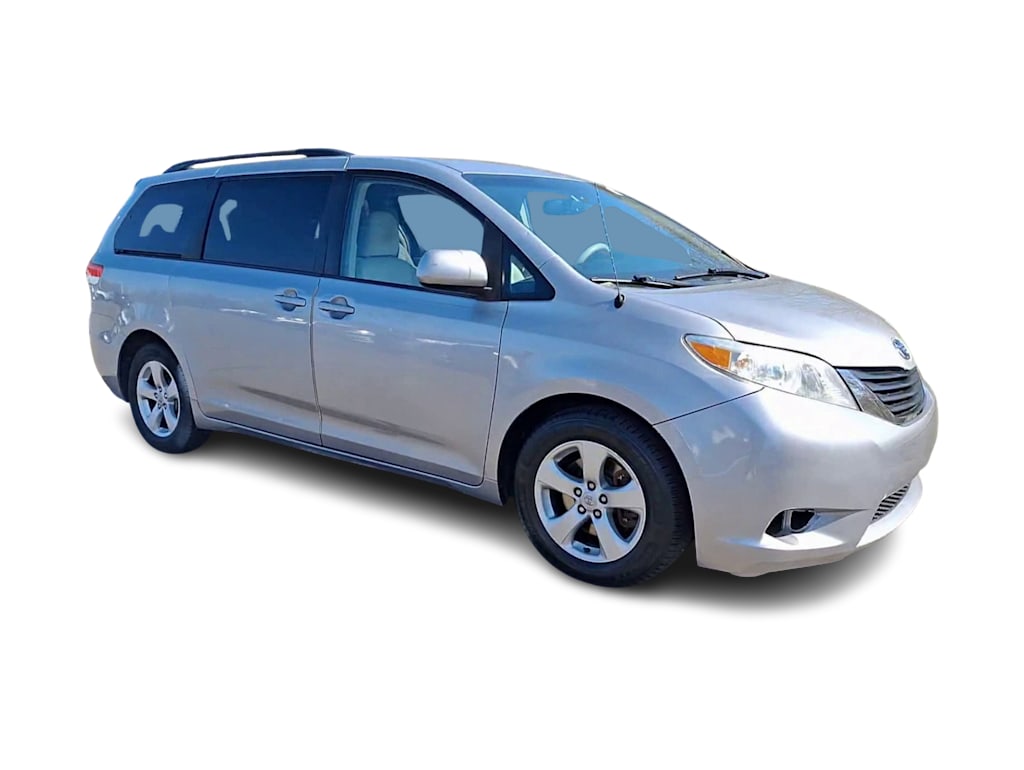 2014 Toyota Sienna LE 14