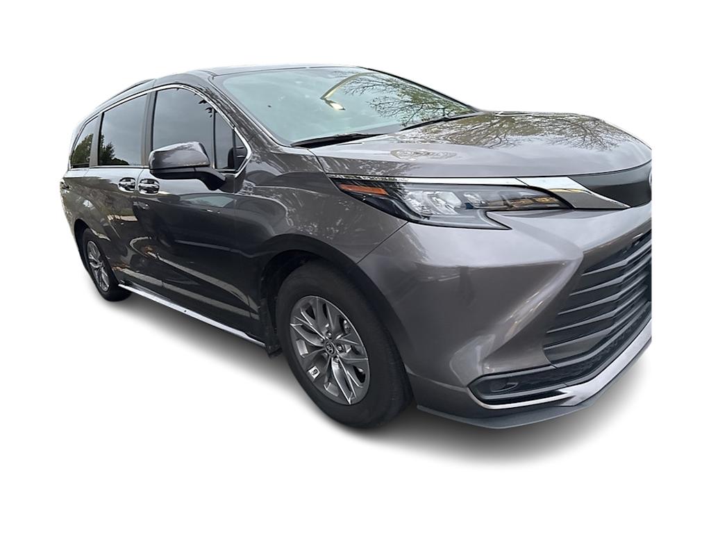 Thumbnail: 2024 Toyota Sienna - 10