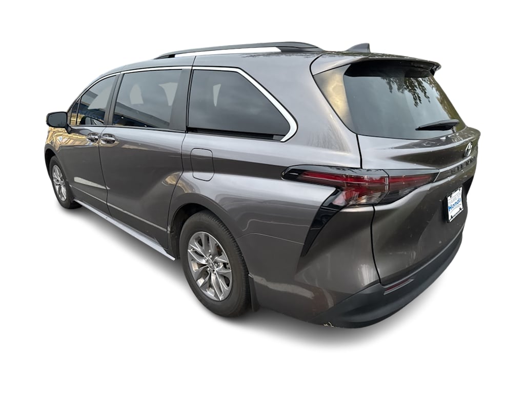 Thumbnail: 2024 Toyota Sienna - 3