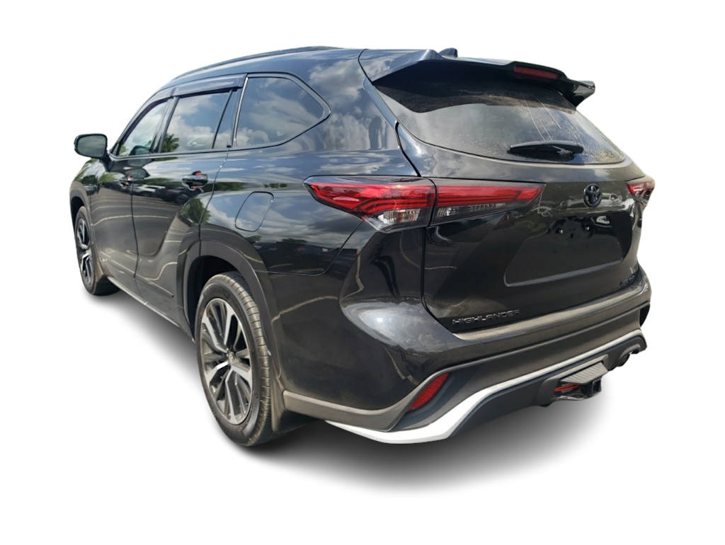 Thumbnail: 2021 Toyota Highlander - 3