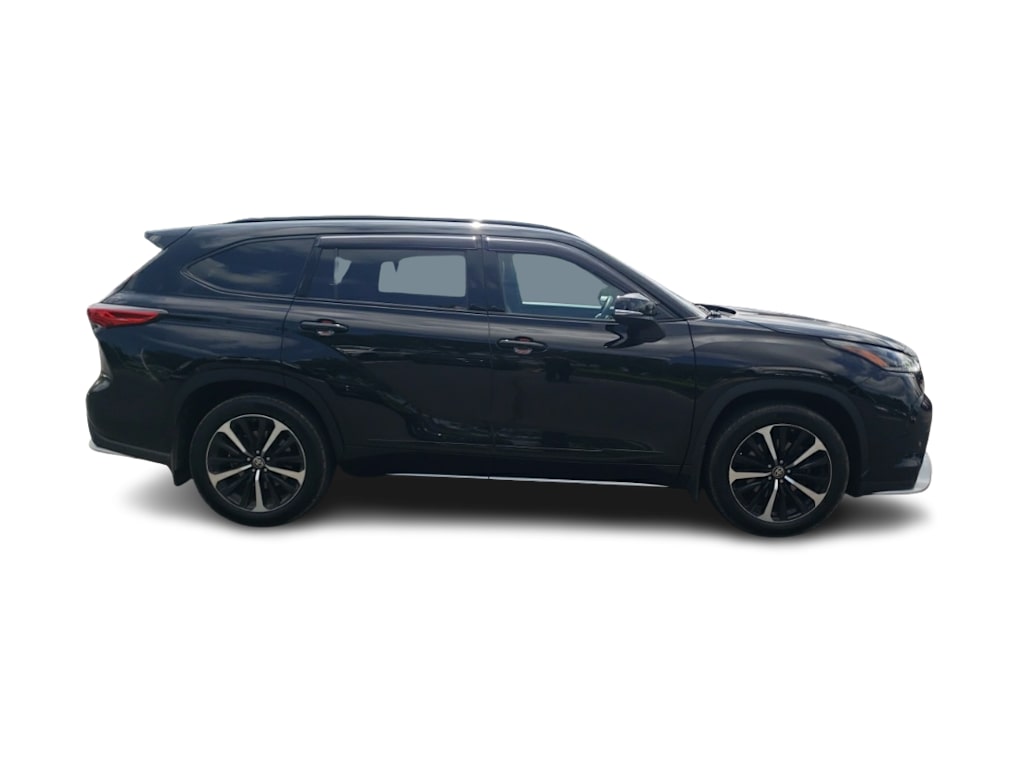 Thumbnail: 2021 Toyota Highlander - 15
