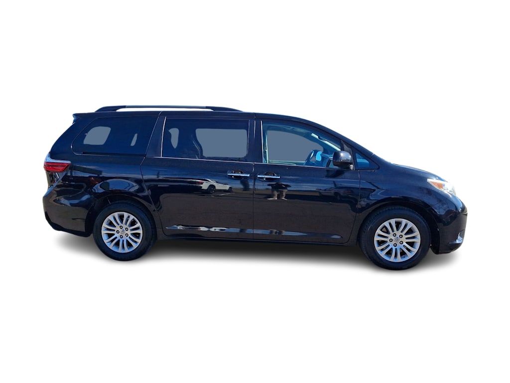 2016 Toyota Sienna XLE 27