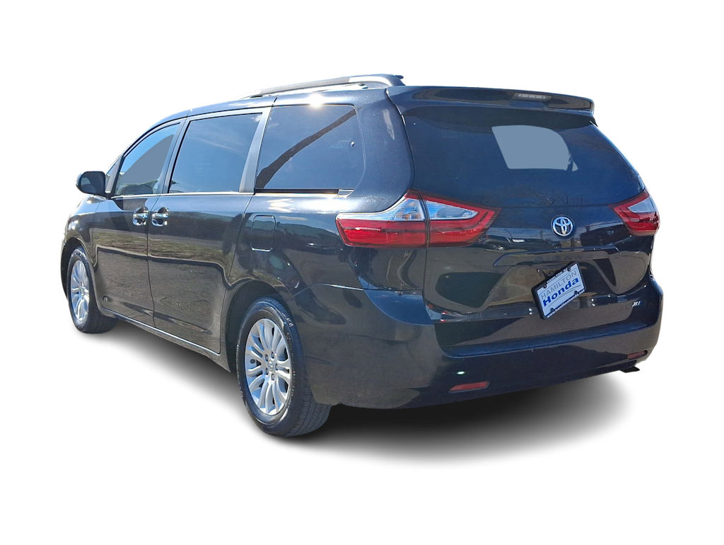 2016 Toyota Sienna XLE 24