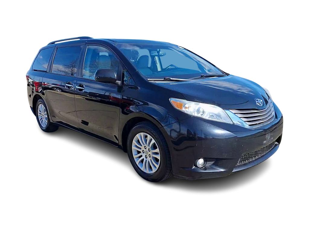 2016 Toyota Sienna XLE 15