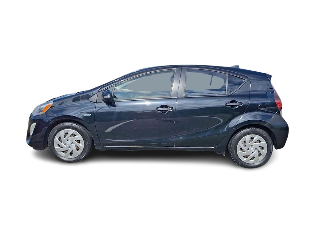 Thumbnail: 2016 Toyota Prius c - 15