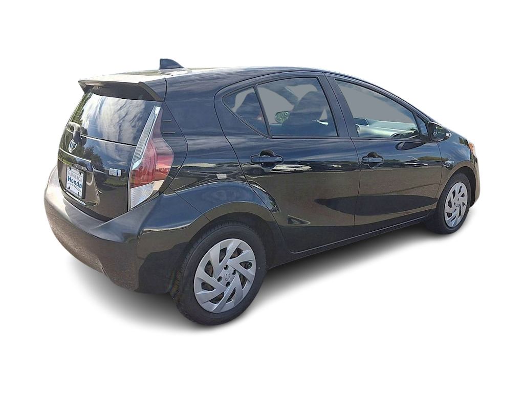 Thumbnail: 2016 Toyota Prius c - 16