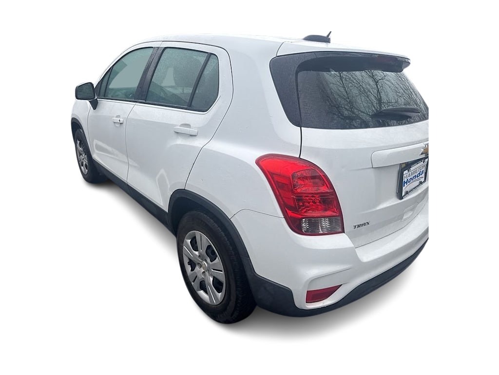 Thumbnail: 2017 Chevrolet Trax - 3