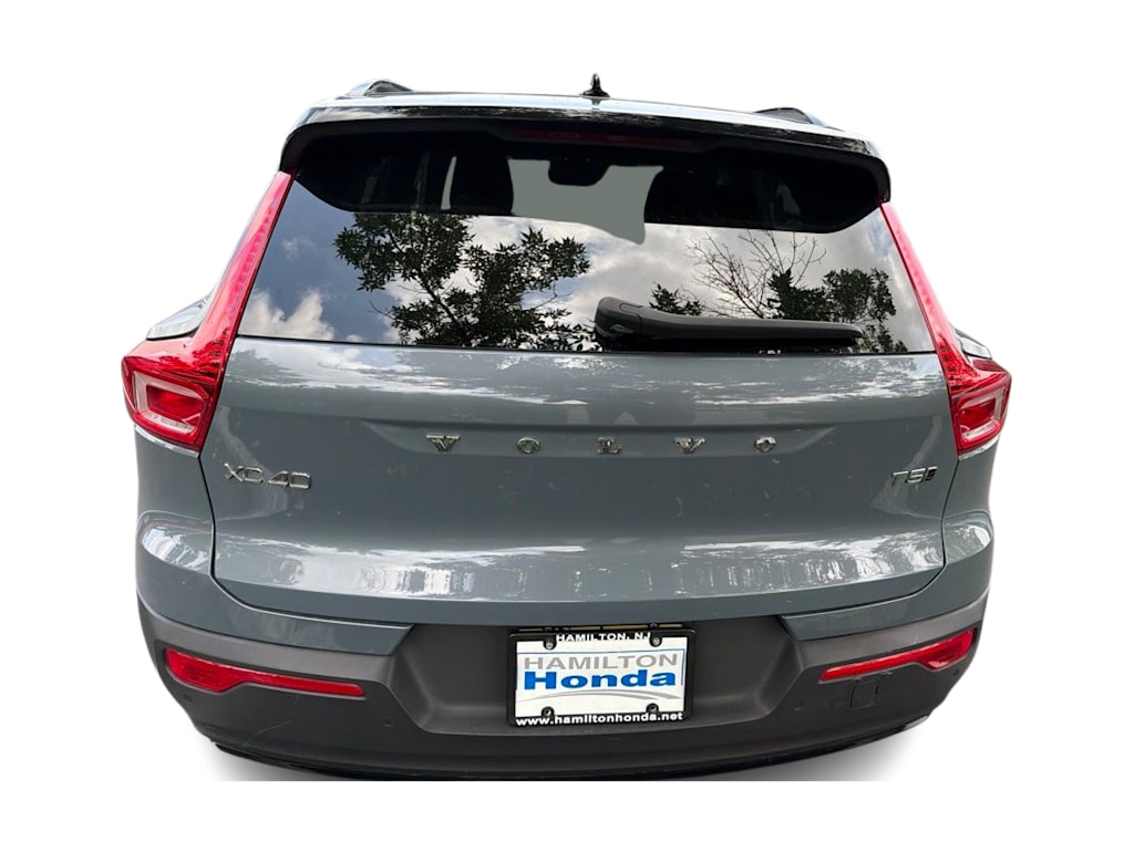 Thumbnail: 2021 Volvo XC40 - 4